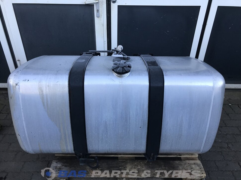 Mercedes-Benz Brandstoftank Mercedes 570 Liter A 960 475 27 03 - Fuel tank for Truck: picture 1 Mercedes-Benz Brandstoftank Mercedes 570 Liter A 960 475 27 03 - Fuel tank for Truck: picture 1