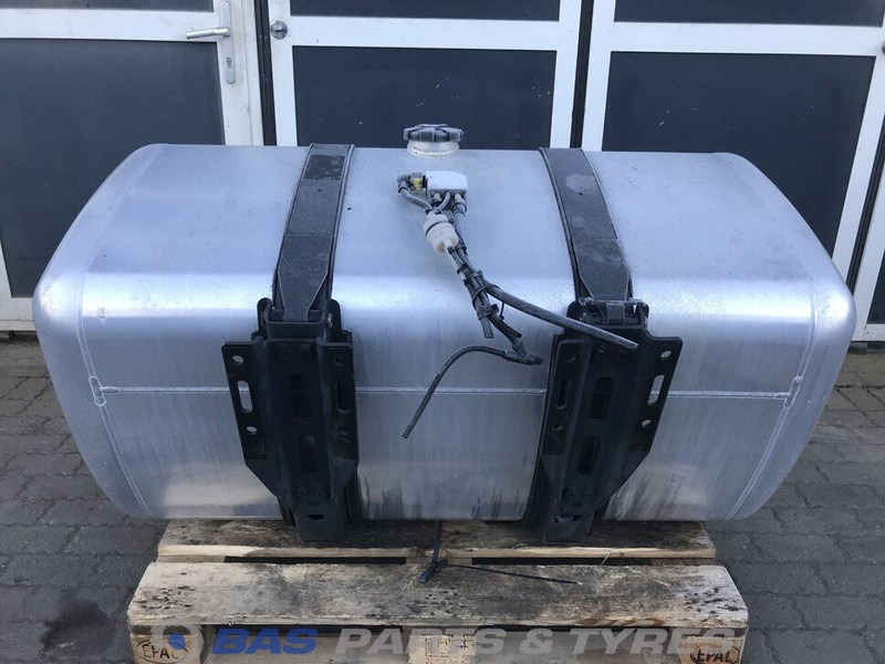 Mercedes-Benz Brandstoftank Mercedes 570 Liter A 960 475 27 03 - Fuel tank for Truck: picture 3 Mercedes-Benz Brandstoftank Mercedes 570 Liter A 960 475 27 03 - Fuel tank for Truck: picture 3