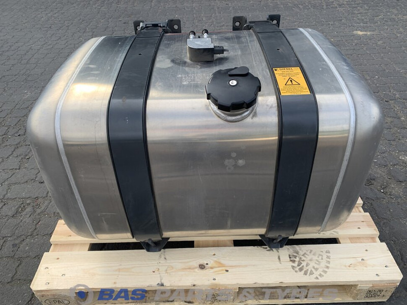 Mercedes-Benz - Fuel tank for Truck: picture 1 Mercedes-Benz - Fuel tank for Truck: picture 1