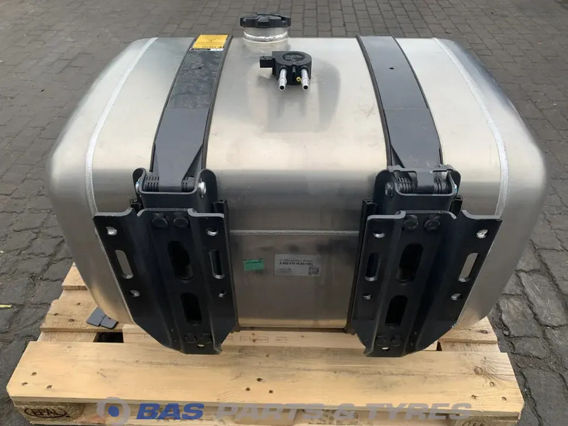 Mercedes-Benz - Fuel tank for Truck: picture 3 Mercedes-Benz - Fuel tank for Truck: picture 3