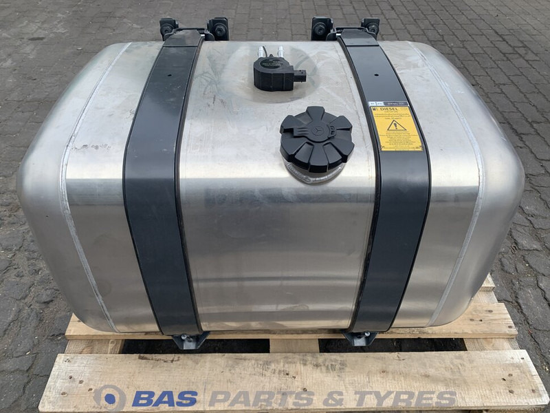 Mercedes-Benz - Fuel tank for Truck: picture 1 Mercedes-Benz - Fuel tank for Truck: picture 1