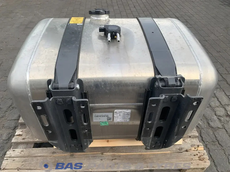 Mercedes-Benz - Fuel tank for Truck: picture 3 Mercedes-Benz - Fuel tank for Truck: picture 3