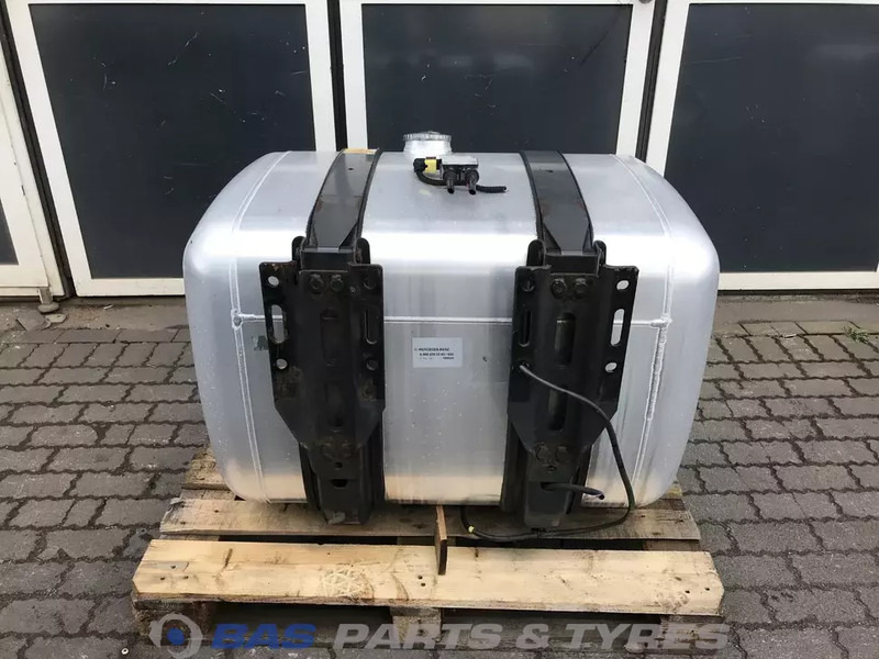 Mercedes-Benz - Fuel tank for Truck: picture 3 Mercedes-Benz - Fuel tank for Truck: picture 3