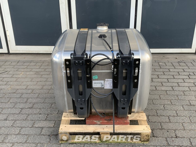 Mercedes-Benz - Fuel tank for Truck: picture 3 Mercedes-Benz - Fuel tank for Truck: picture 3