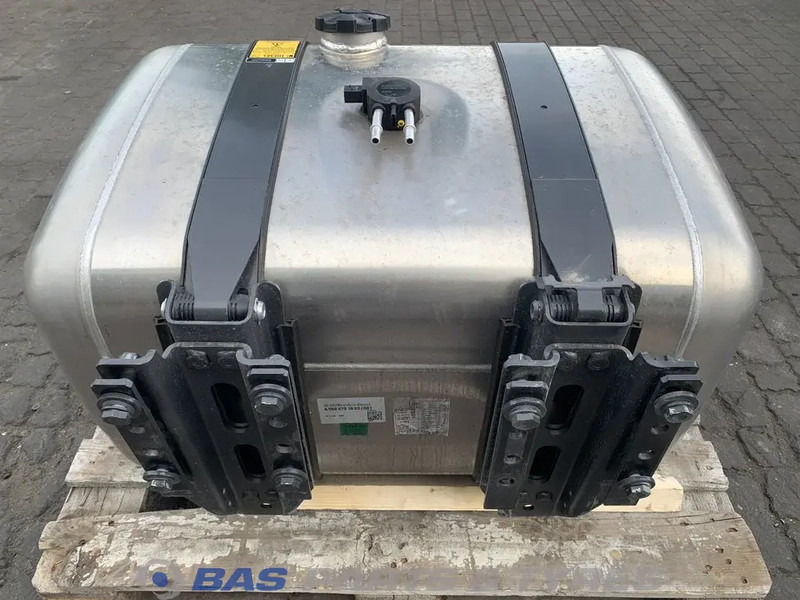 Mercedes-Benz - Fuel tank for Truck: picture 3 Mercedes-Benz - Fuel tank for Truck: picture 3