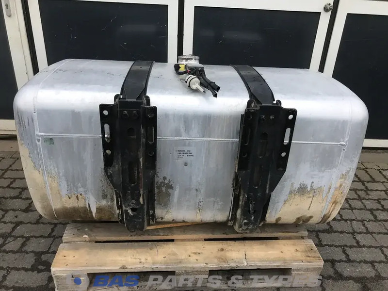 Mercedes-Benz - Fuel tank for Truck: picture 3 Mercedes-Benz - Fuel tank for Truck: picture 3