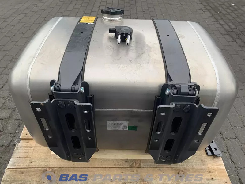 Mercedes-Benz - Fuel tank for Truck: picture 3 Mercedes-Benz - Fuel tank for Truck: picture 3
