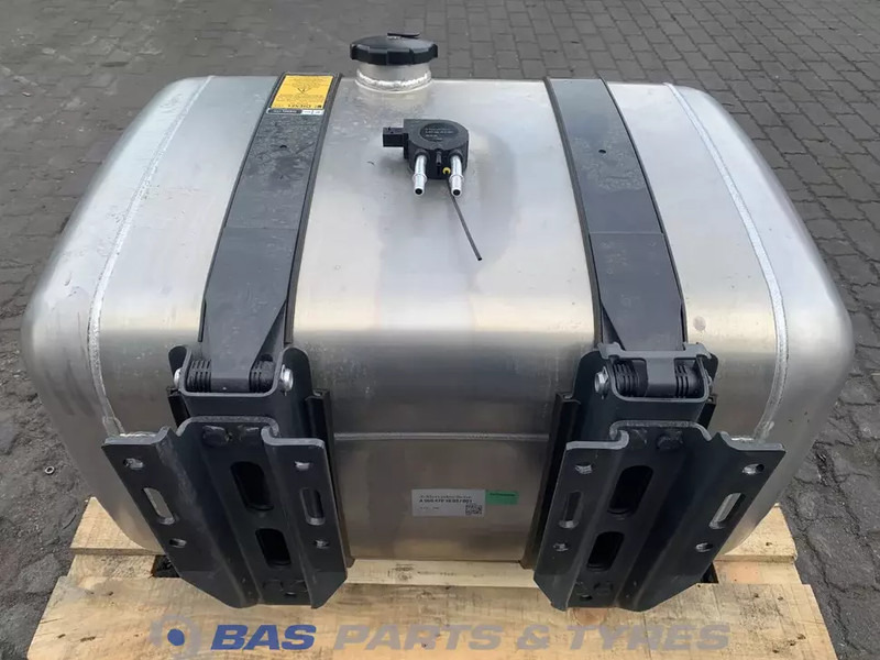 Mercedes-Benz - Fuel tank for Truck: picture 3 Mercedes-Benz - Fuel tank for Truck: picture 3