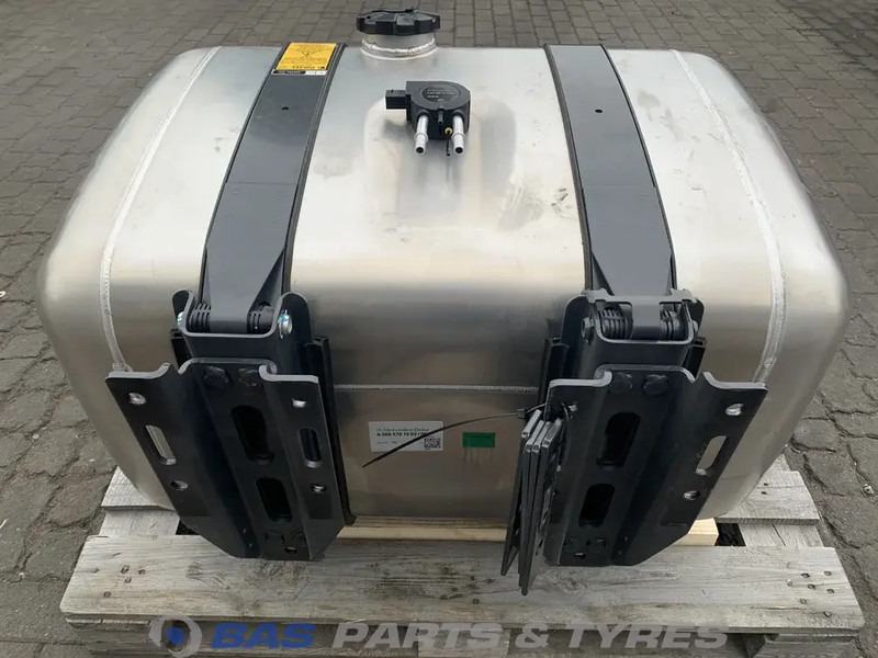 Mercedes-Benz - Fuel tank for Truck: picture 3 Mercedes-Benz - Fuel tank for Truck: picture 3