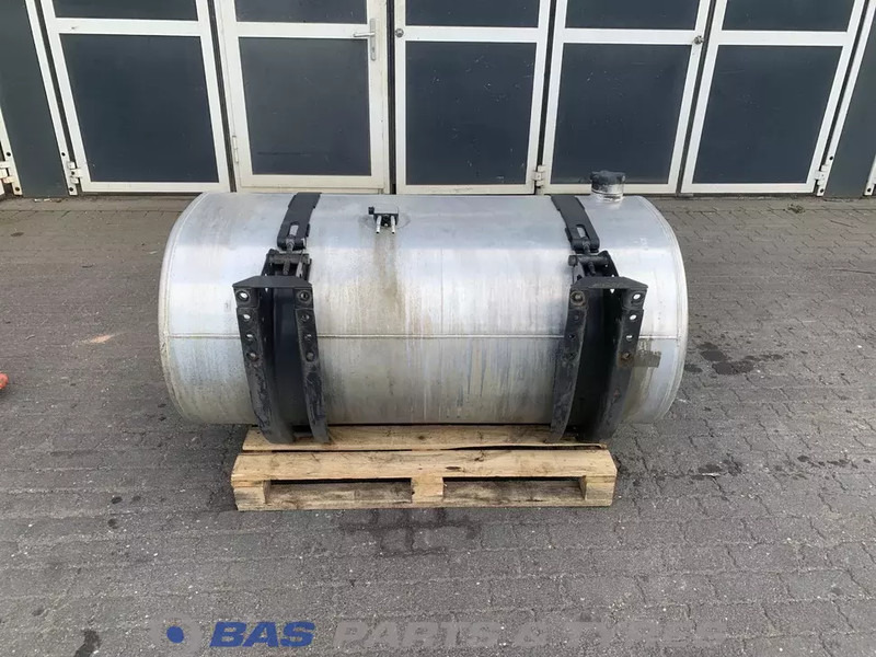 Renault  - Fuel tank for Truck: picture 3 Renault  - Fuel tank for Truck: picture 3