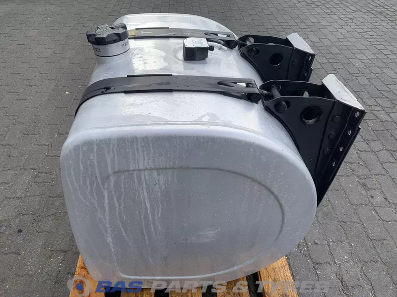 Renault  - Fuel tank for Truck: picture 2 Renault  - Fuel tank for Truck: picture 2