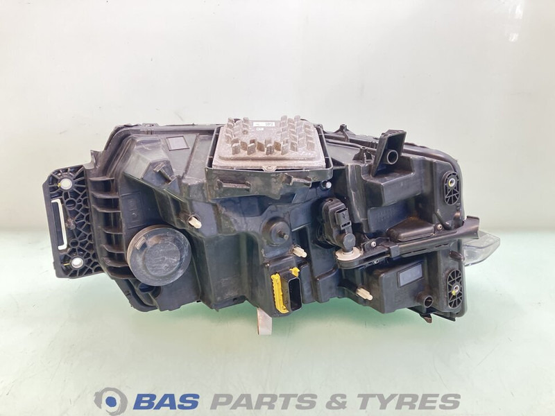 Renault T-Serie Evolution - Headlight for Truck: picture 3 Renault T-Serie Evolution - Headlight for Truck: picture 3