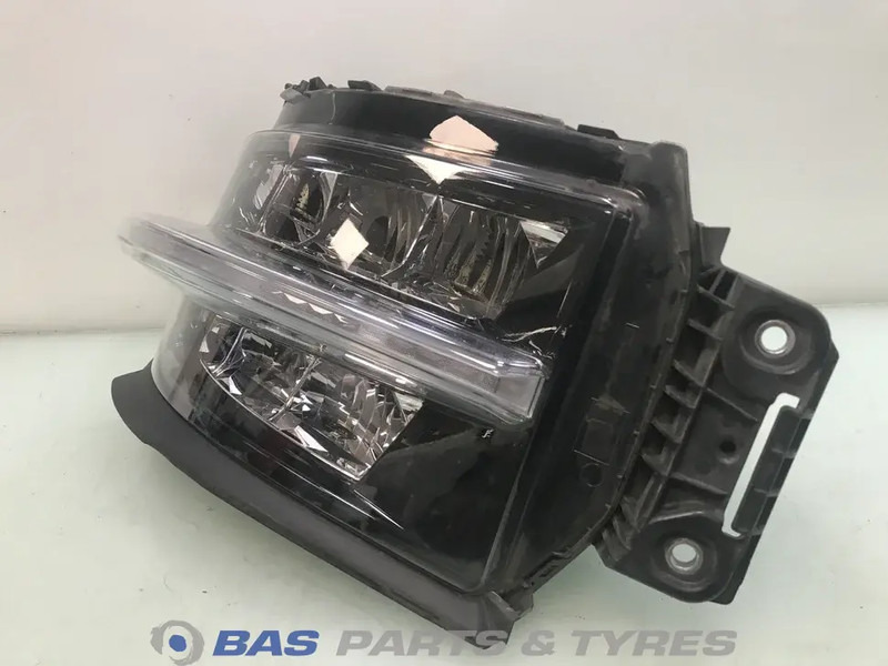 Renault T-Serie Evolution - Headlight for Truck: picture 2 Renault T-Serie Evolution - Headlight for Truck: picture 2