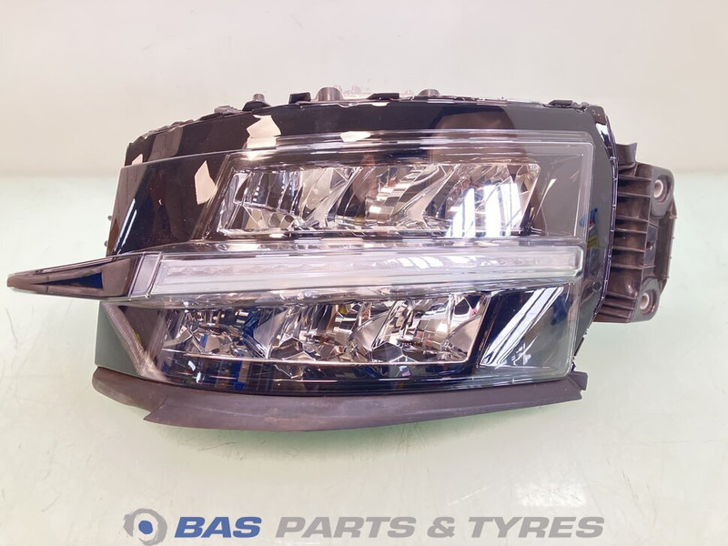 Renault T-Serie Evolution - Headlight for Truck: picture 1 Renault T-Serie Evolution - Headlight for Truck: picture 1