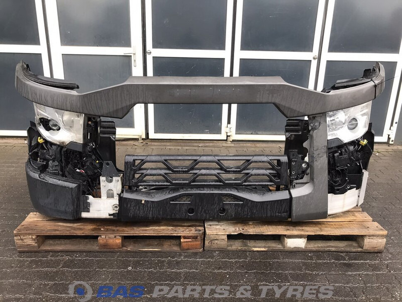 Renault T-Serie - Bumper for Truck: picture 1 Renault T-Serie - Bumper for Truck: picture 1