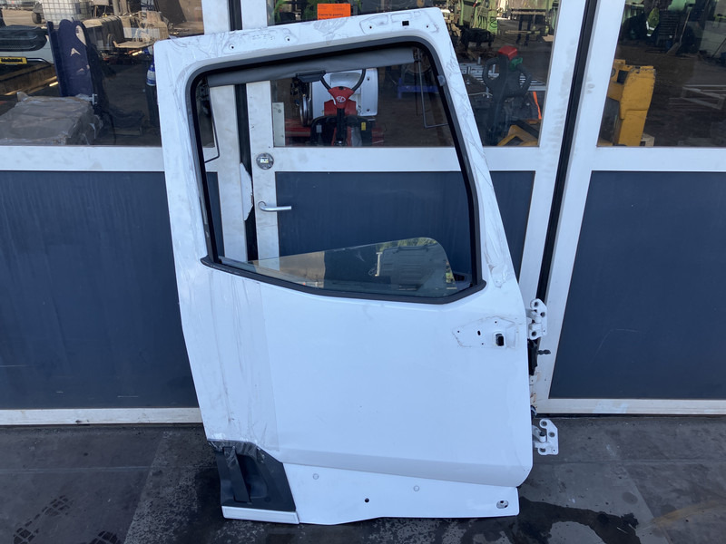 Renault T-Serie - Door and parts for Truck: picture 1 Renault T-Serie - Door and parts for Truck: picture 1