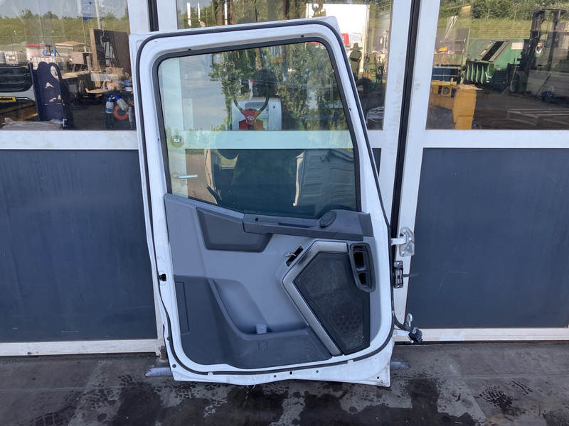 Renault T-Serie - Door and parts for Truck: picture 2 Renault T-Serie - Door and parts for Truck: picture 2