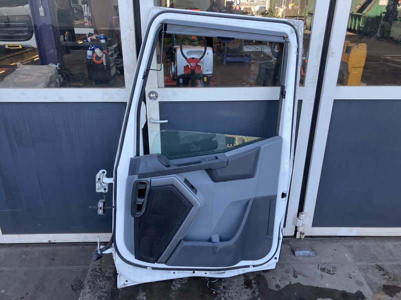 Renault T-Serie - Door and parts for Truck: picture 2 Renault T-Serie - Door and parts for Truck: picture 2