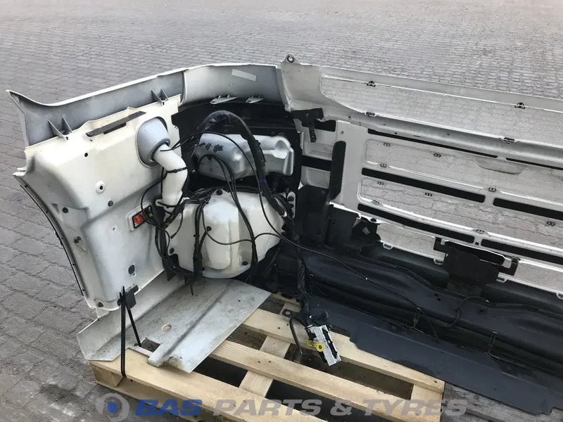 Scania R-Serie Bumper Scania 1885932 - Bumper for Truck: picture 4 Scania R-Serie Bumper Scania 1885932 - Bumper for Truck: picture 4