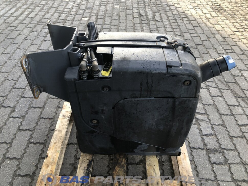 DAF DAF AdBlue tank 1928707 - Spare parts for Truck: picture 4 DAF DAF AdBlue tank 1928707 - Spare parts for Truck: picture 4