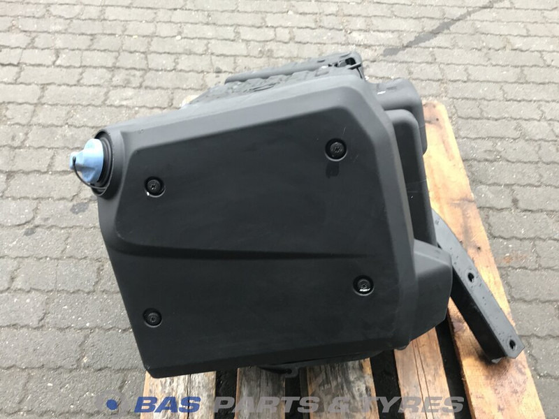 DAF XG DAF AdBlue tank 2292864 - Spare parts for Truck: picture 1 DAF XG DAF AdBlue tank 2292864 - Spare parts for Truck: picture 1