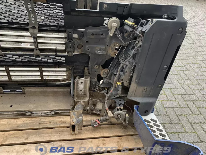 Volvo FH4 Bumper Volvo 82137660 - Bumper for Truck: picture 5 Volvo FH4 Bumper Volvo 82137660 - Bumper for Truck: picture 5