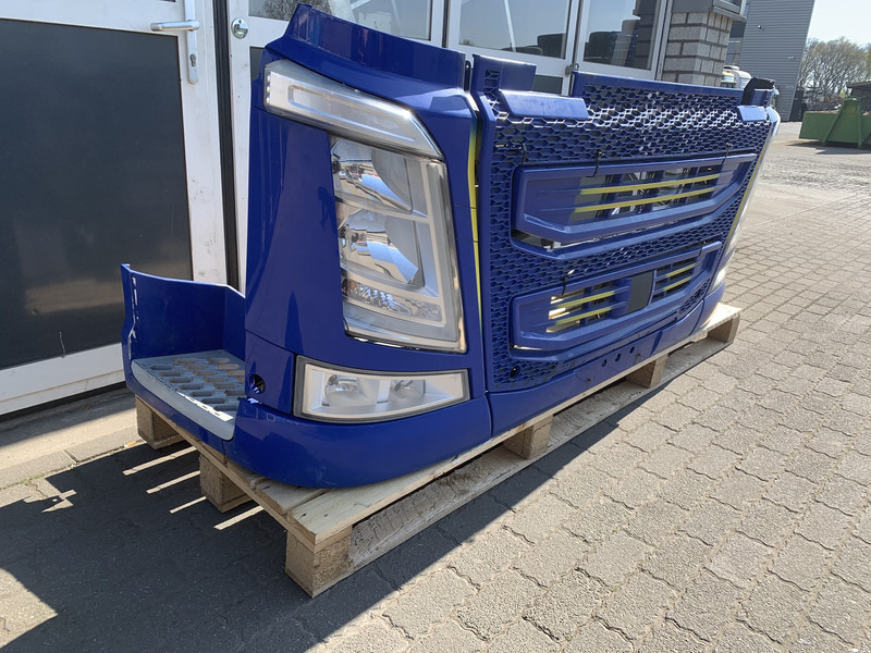 Volvo FH4 Bumper Volvo 84049560 - Bumper for Truck: picture 3 Volvo FH4 Bumper Volvo 84049560 - Bumper for Truck: picture 3