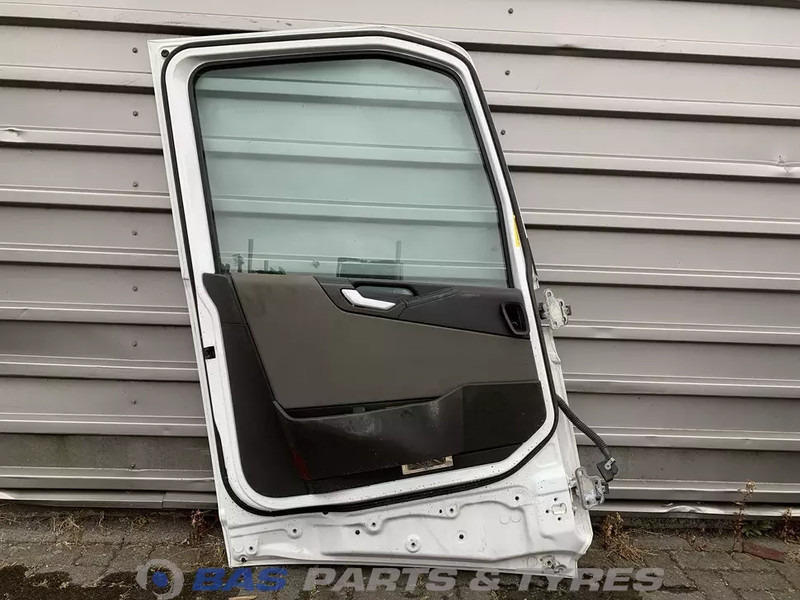 Volvo FH4 - Door and parts for Truck: picture 2 Volvo FH4 - Door and parts for Truck: picture 2