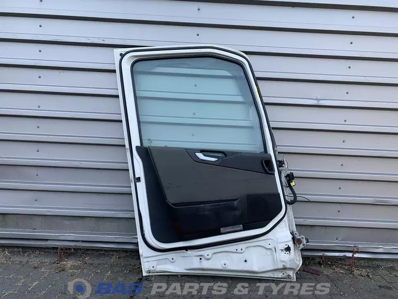 Volvo FH4 - Door and parts for Truck: picture 2 Volvo FH4 - Door and parts for Truck: picture 2