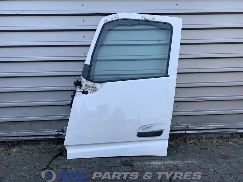 Volvo FH4 - Door and parts for Truck: picture 1 Volvo FH4 - Door and parts for Truck: picture 1