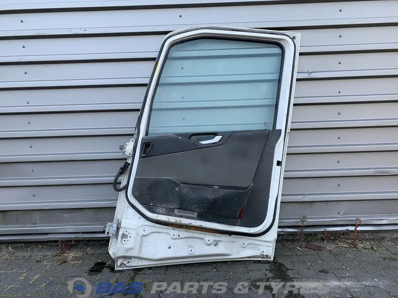 Volvo FH4 - Door and parts for Truck: picture 2 Volvo FH4 - Door and parts for Truck: picture 2