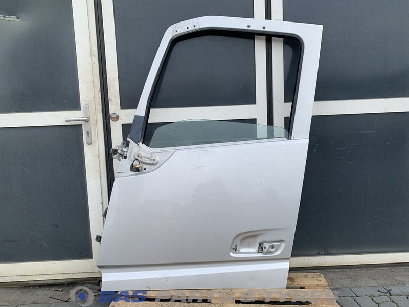 Volvo FH4 Portier Links Volvo 82183078 - Door and parts for Truck: picture 1 Volvo FH4 Portier Links Volvo 82183078 - Door and parts for Truck: picture 1