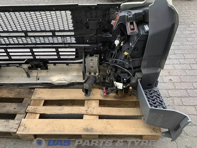 Volvo FM5 - Bumper for Truck: picture 5 Volvo FM5 - Bumper for Truck: picture 5