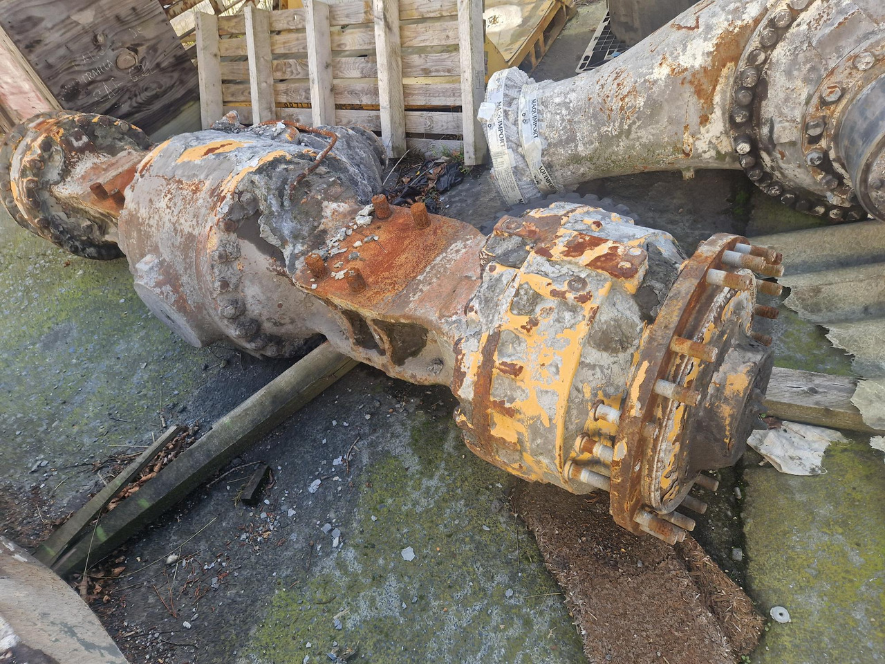 EJE DELANTERO Y TRASERO LIEBHERR L586 (2012) - Axle and parts for Construction machinery: picture 4 EJE DELANTERO Y TRASERO LIEBHERR L586 (2012) - Axle and parts for Construction machinery: picture 4