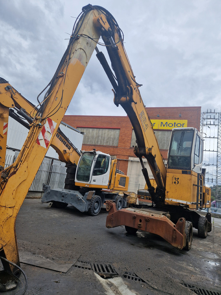 LIEBHERR A924C 675-10581 (2002) - Material handler: picture 1 LIEBHERR A924C 675-10581 (2002) - Material handler: picture 1
