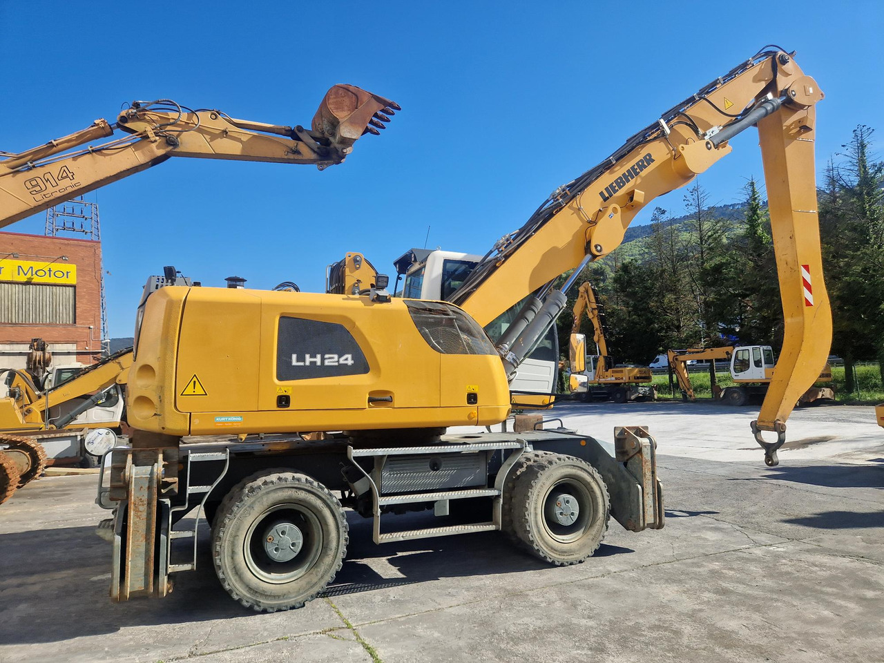 LIEBHERR LH24M - Material handler: picture 4 LIEBHERR LH24M - Material handler: picture 4