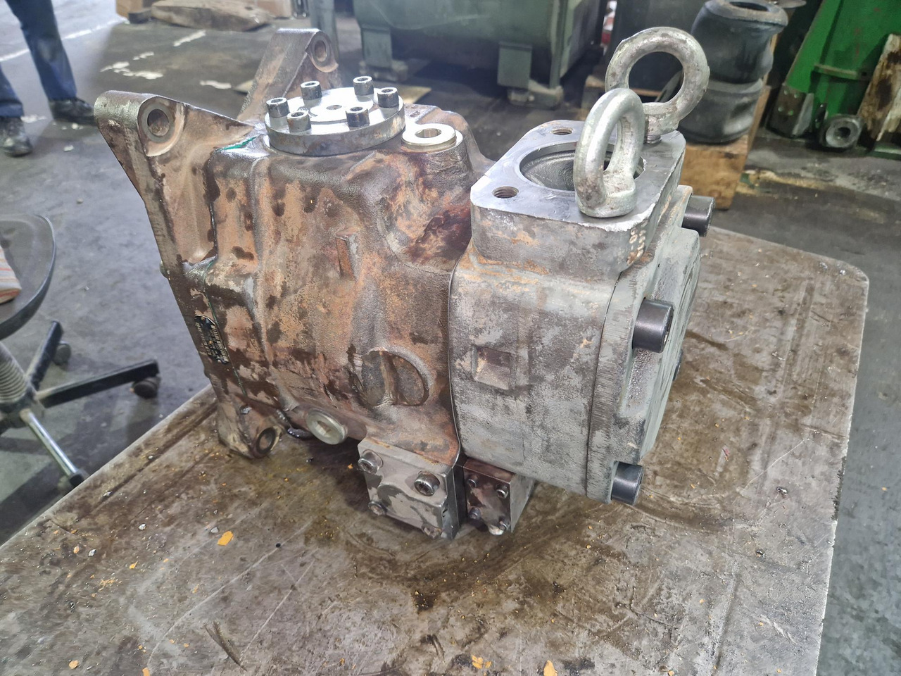 LMV165 – LIEBHERR R964B - Hydraulic pump for Construction machinery: picture 1 LMV165 – LIEBHERR R964B - Hydraulic pump for Construction machinery: picture 1