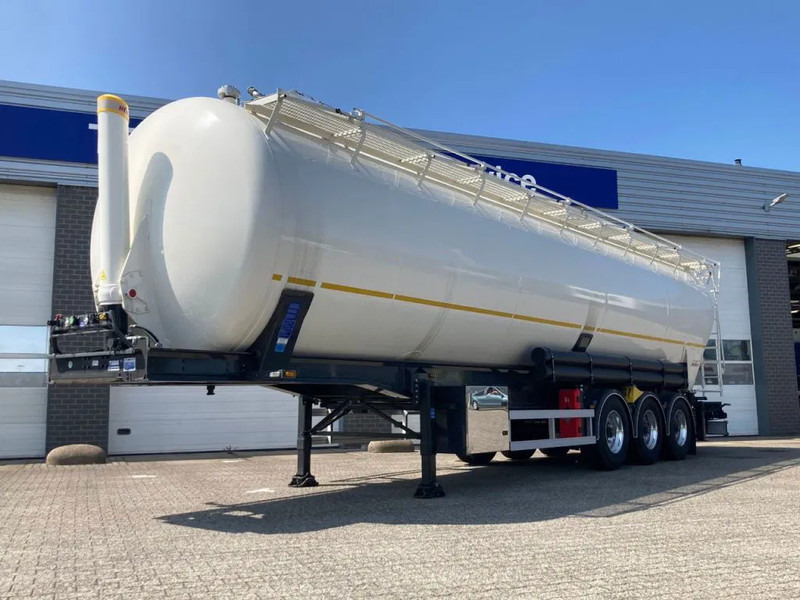 Kässbohrer SSK 50 / 5 - 10 / 24 - 50m3 kiep silo met 1x liftas en Alcoa Dura Bright velgen - Tanker semi-trailer: picture 3 Kässbohrer SSK 50 / 5 - 10 / 24 - 50m3 kiep silo met 1x liftas en Alcoa Dura Bright velgen - Tanker semi-trailer: picture 3