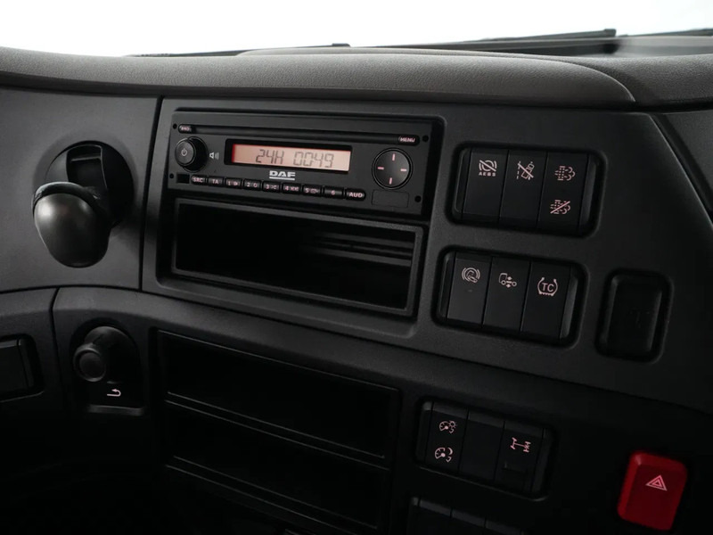 Tractor unit DAF XF 480 FT Super Space Cab, 2x Tanks, PTO Prep: picture 18 Tractor unit DAF XF 480 FT Super Space Cab, 2x Tanks, PTO Prep: picture 18