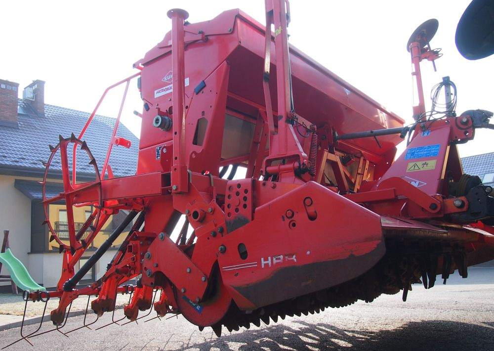 Agregat uprawowo-siewny Kuhn Kuhn HRB302D I INTEGRA 3000 2002 Brona wirowa + siewnik KUHN agregat uprawowo-siewny 3m - Combine seed drill: picture 3 Agregat uprawowo-siewny Kuhn Kuhn HRB302D I INTEGRA 3000 2002 Brona wirowa + siewnik KUHN agregat uprawowo-siewny 3m - Combine seed drill: picture 3