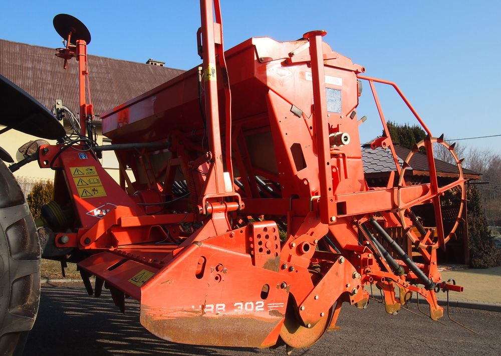 Agregat uprawowo-siewny Kuhn Kuhn HRB302D I INTEGRA 3000 2002 Brona wirowa + siewnik KUHN agregat uprawowo-siewny 3m - Combine seed drill: picture 1 Agregat uprawowo-siewny Kuhn Kuhn HRB302D I INTEGRA 3000 2002 Brona wirowa + siewnik KUHN agregat uprawowo-siewny 3m - Combine seed drill: picture 1