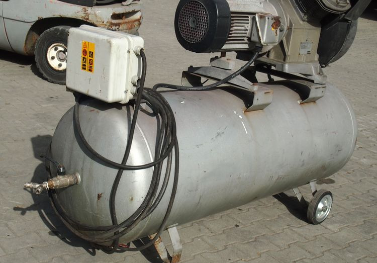 Wyposażenie Atlas Copco Atlas Copco LF 9 Kompresor sprężarka Atlas Copco 500l 10bar - Attachment: picture 5 Wyposażenie Atlas Copco Atlas Copco LF 9 Kompresor sprężarka Atlas Copco 500l 10bar - Attachment: picture 5