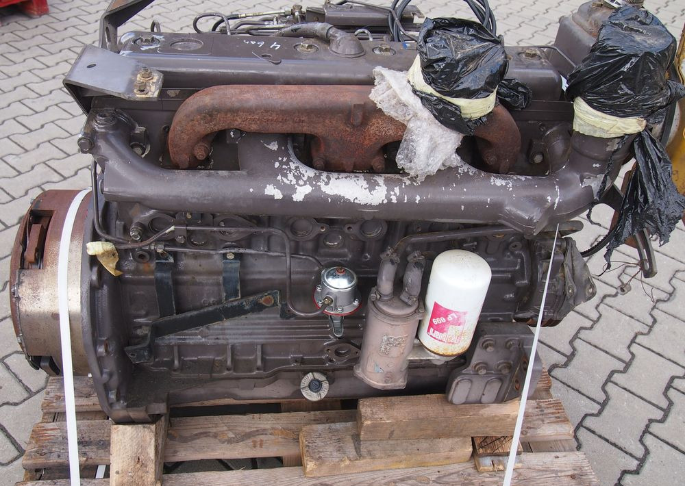 Części do Ciągnika Massey Ferguson MF 3000 Silnik 6 cylindrowy Perkins A6.354
Ciśnienie oleju na wolnych obrotach 4bary - Engine for Agricultural machinery: picture 4 Części do Ciągnika Massey Ferguson MF 3000 Silnik 6 cylindrowy Perkins A6.354
Ciśnienie oleju na wolnych obrotach 4bary - Engine for Agricultural machinery: picture 4