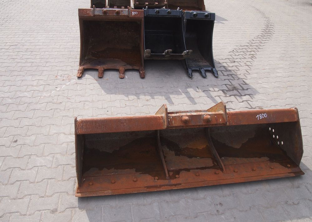 Łyżka skarpowa (skarpówka) Mecalac Mecalac 10, 12   Łyżka skarpowa (skarpówka) 1,8m - Excavator bucket: picture 5 Łyżka skarpowa (skarpówka) Mecalac Mecalac 10, 12   Łyżka skarpowa (skarpówka) 1,8m - Excavator bucket: picture 5