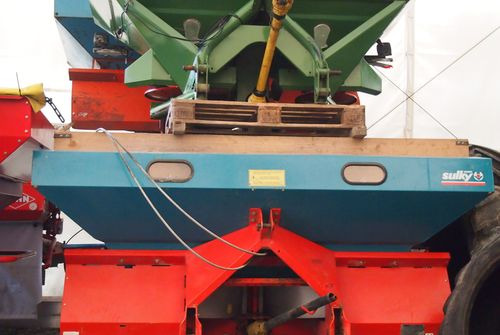 Rozsiewacz nawozów Sulky DPXGL 18-24m Rozsiewacz nawozów Sulky - Fertilizer spreader: picture 1 Rozsiewacz nawozów Sulky DPXGL 18-24m Rozsiewacz nawozów Sulky - Fertilizer spreader: picture 1