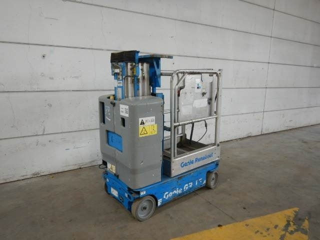 Genie GR15 - Vertical mast lift: picture 4 Genie GR15 - Vertical mast lift: picture 4