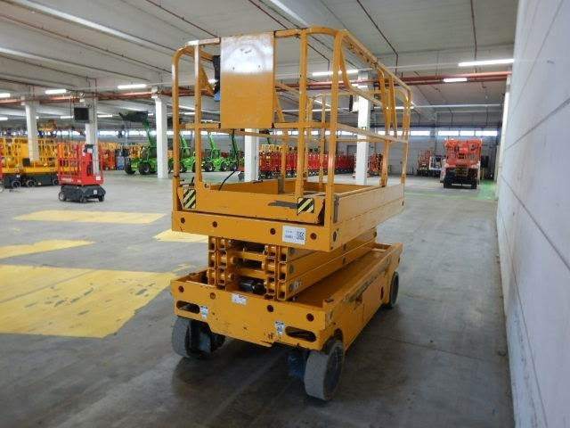 Haulotte Compact 10 - Scissor lift: picture 4 Haulotte Compact 10 - Scissor lift: picture 4