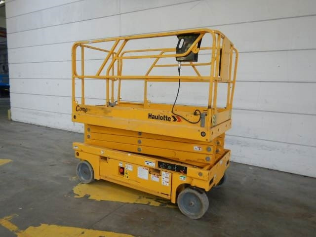 Haulotte Compact 10 - Scissor lift: picture 3 Haulotte Compact 10 - Scissor lift: picture 3