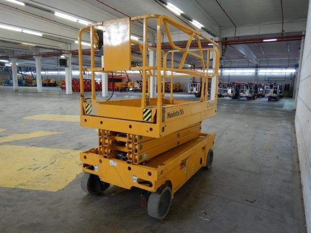 Haulotte Compact 10 - Scissor lift: picture 4 Haulotte Compact 10 - Scissor lift: picture 4