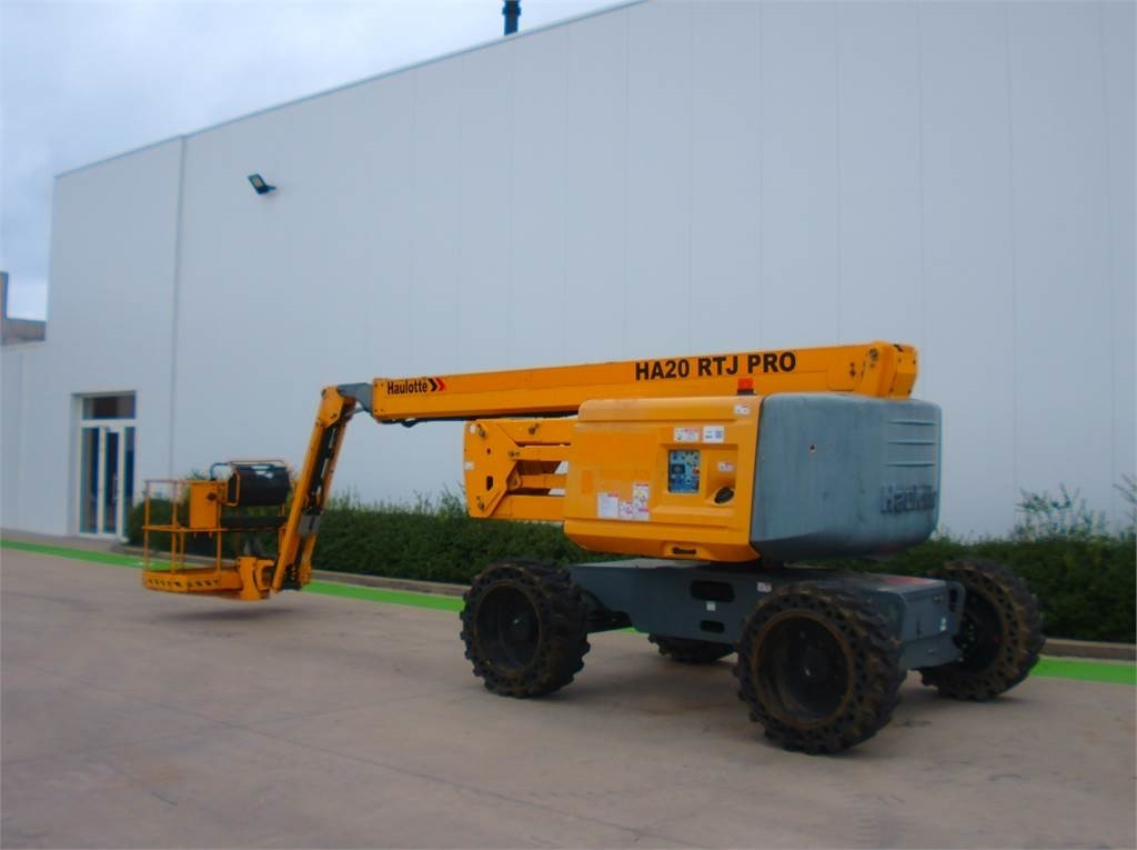 Haulotte HA20RTJ Pro - Articulated boom lift: picture 3 Haulotte HA20RTJ Pro - Articulated boom lift: picture 3